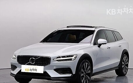 Volvo V60 II, 2022 год, 4 000 000 рублей, 1 фотография