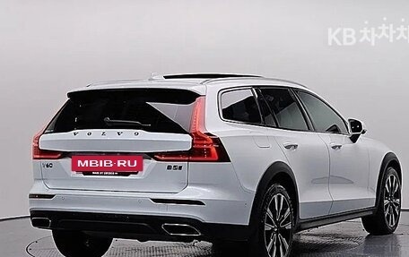 Volvo V60 II, 2022 год, 4 000 000 рублей, 4 фотография