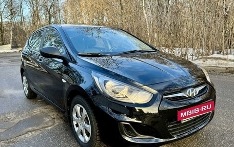 Hyundai Solaris II рестайлинг, 2012 год, 990 000 рублей, 4 фотография