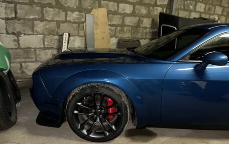 Dodge Challenger III рестайлинг 2, 2021 год, 6 000 000 рублей, 2 фотография