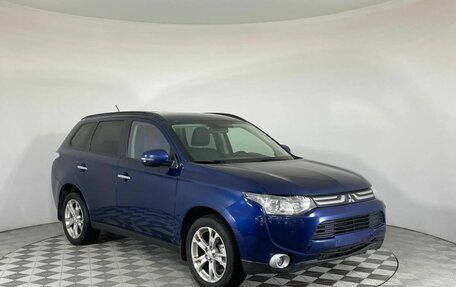 Mitsubishi Outlander III рестайлинг 3, 2013 год, 1 413 000 рублей, 3 фотография