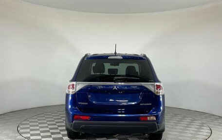 Mitsubishi Outlander III рестайлинг 3, 2013 год, 1 413 000 рублей, 6 фотография