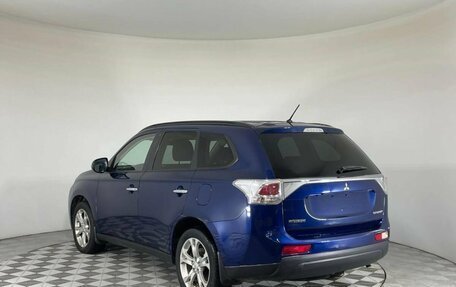 Mitsubishi Outlander III рестайлинг 3, 2013 год, 1 413 000 рублей, 7 фотография