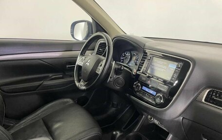 Mitsubishi Outlander III рестайлинг 3, 2013 год, 1 413 000 рублей, 19 фотография