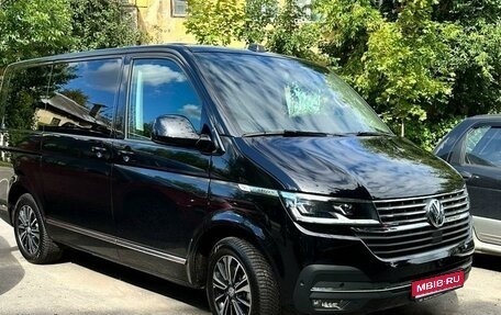 Volkswagen Multivan T6 рестайлинг, 2022 год, 7 700 000 рублей, 1 фотография