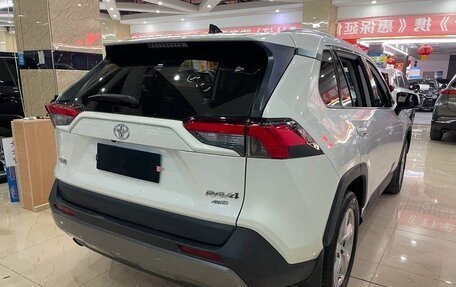 Toyota RAV4, 2020 год, 3 190 000 рублей, 4 фотография