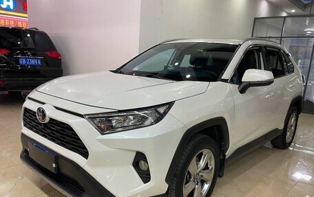 Toyota RAV4, 2020 год, 3 190 000 рублей, 2 фотография