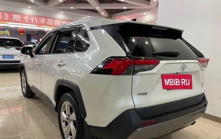 Toyota RAV4, 2020 год, 3 190 000 рублей, 6 фотография