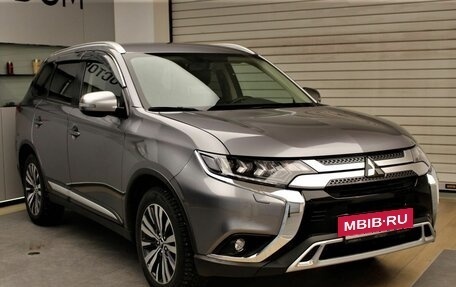 Mitsubishi Outlander III рестайлинг 3, 2021 год, 3 150 000 рублей, 3 фотография