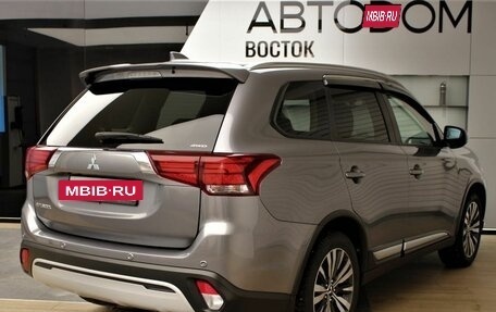 Mitsubishi Outlander III рестайлинг 3, 2021 год, 3 150 000 рублей, 4 фотография