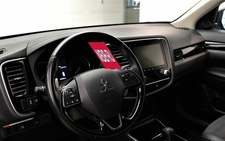 Mitsubishi Outlander III рестайлинг 3, 2021 год, 3 150 000 рублей, 12 фотография