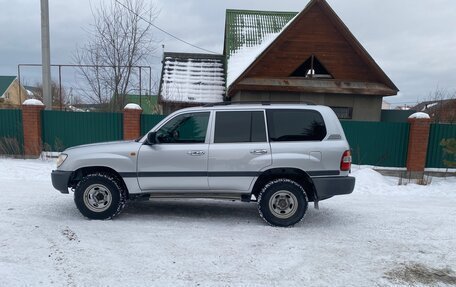 Toyota Land Cruiser 100 рестайлинг 2, 2005 год, 1 950 000 рублей, 3 фотография