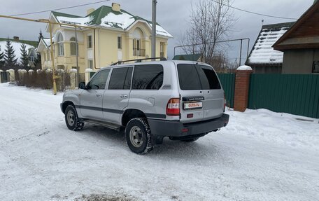 Toyota Land Cruiser 100 рестайлинг 2, 2005 год, 1 950 000 рублей, 4 фотография