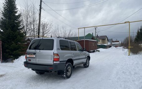 Toyota Land Cruiser 100 рестайлинг 2, 2005 год, 1 950 000 рублей, 6 фотография