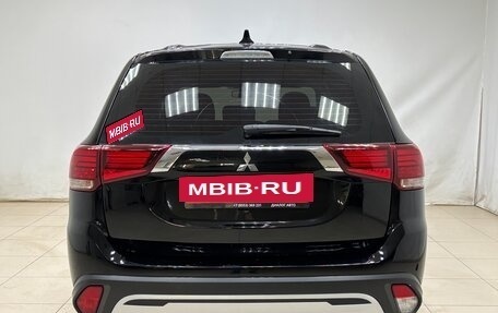 Mitsubishi Outlander III рестайлинг 3, 2020 год, 2 345 000 рублей, 5 фотография