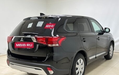 Mitsubishi Outlander III рестайлинг 3, 2020 год, 2 345 000 рублей, 4 фотография