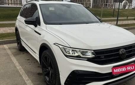 Volkswagen Tiguan II, 2021 год, 3 850 000 рублей, 2 фотография