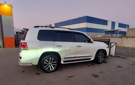 Toyota Land Cruiser 200, 2016 год, 6 400 000 рублей, 2 фотография