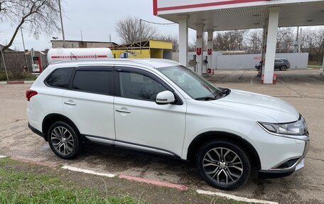 Mitsubishi Outlander III рестайлинг 3, 2015 год, 2 200 000 рублей, 2 фотография