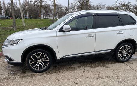 Mitsubishi Outlander III рестайлинг 3, 2015 год, 2 200 000 рублей, 7 фотография