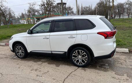 Mitsubishi Outlander III рестайлинг 3, 2015 год, 2 200 000 рублей, 6 фотография