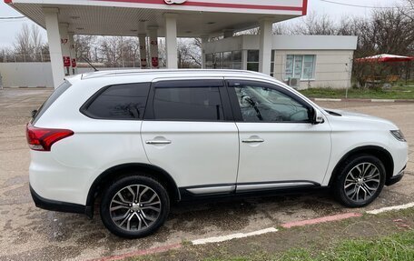 Mitsubishi Outlander III рестайлинг 3, 2015 год, 2 200 000 рублей, 3 фотография