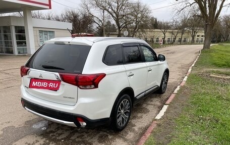 Mitsubishi Outlander III рестайлинг 3, 2015 год, 2 200 000 рублей, 4 фотография