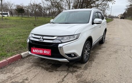 Mitsubishi Outlander III рестайлинг 3, 2015 год, 2 200 000 рублей, 8 фотография