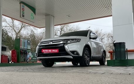 Mitsubishi Outlander III рестайлинг 3, 2015 год, 2 200 000 рублей, 13 фотография