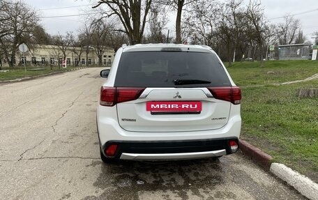 Mitsubishi Outlander III рестайлинг 3, 2015 год, 2 200 000 рублей, 5 фотография