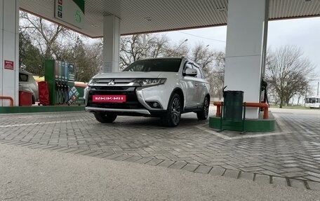 Mitsubishi Outlander III рестайлинг 3, 2015 год, 2 200 000 рублей, 12 фотография