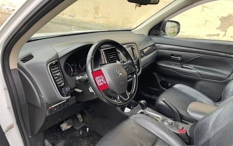 Mitsubishi Outlander III рестайлинг 3, 2015 год, 2 200 000 рублей, 16 фотография