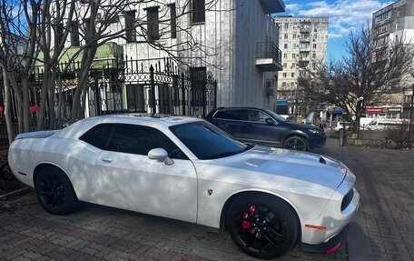 Dodge Challenger III рестайлинг 2, 2022 год, 3 700 000 рублей, 2 фотография