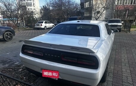 Dodge Challenger III рестайлинг 2, 2022 год, 3 700 000 рублей, 3 фотография