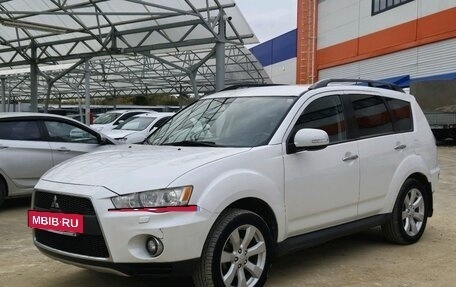 Mitsubishi Outlander III рестайлинг 3, 2011 год, 1 090 000 рублей, 2 фотография