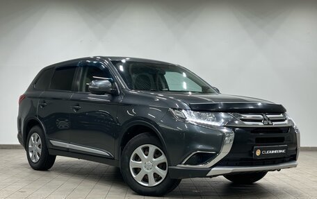 Mitsubishi Outlander III рестайлинг 3, 2018 год, 2 300 000 рублей, 3 фотография