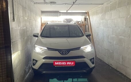 Toyota RAV4, 2019 год, 3 300 000 рублей, 2 фотография