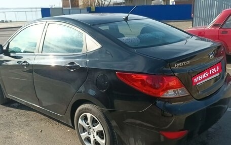 Hyundai Solaris II рестайлинг, 2013 год, 750 000 рублей, 2 фотография