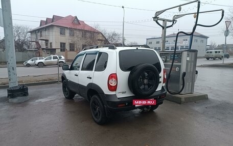 Chevrolet Niva I рестайлинг, 2015 год, 790 000 рублей, 4 фотография