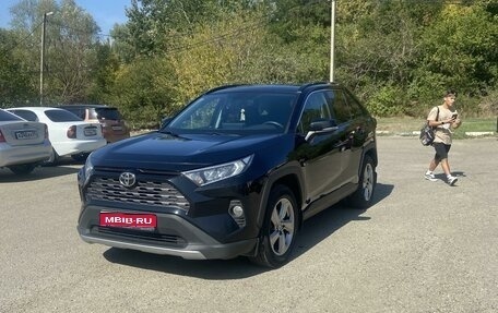 Toyota RAV4, 2021 год, 3 199 000 рублей, 1 фотография