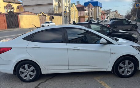 Hyundai Solaris II рестайлинг, 2012 год, 800 000 рублей, 4 фотография