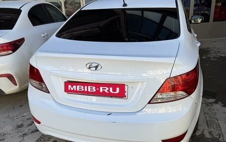 Hyundai Solaris II рестайлинг, 2012 год, 800 000 рублей, 5 фотография