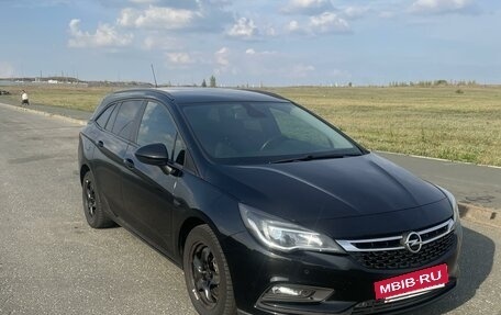 Opel Astra K, 2018 год, 1 750 000 рублей, 3 фотография