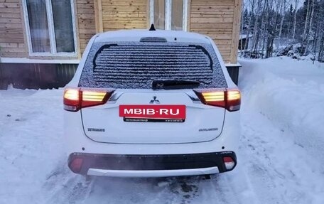 Mitsubishi Outlander III рестайлинг 3, 2015 год, 1 750 000 рублей, 8 фотография