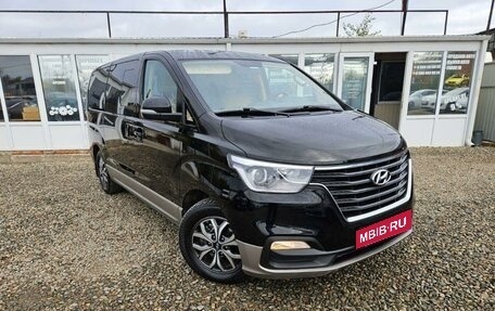 Hyundai H-1 II рестайлинг, 2021 год, 3 400 000 рублей, 2 фотография