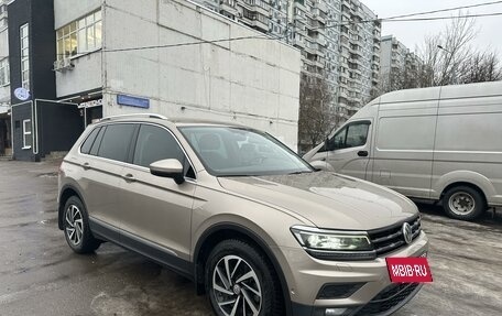 Volkswagen Tiguan II, 2018 год, 2 500 000 рублей, 3 фотография