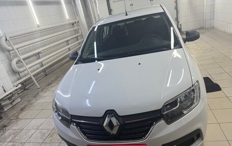 Renault Logan II, 2018 год, 950 000 рублей, 1 фотография