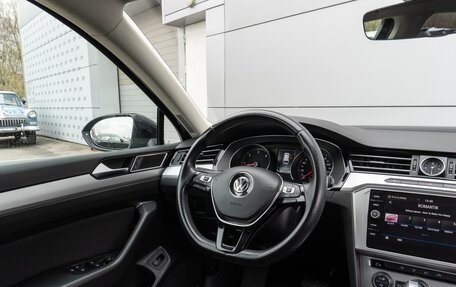 Volkswagen Passat B8 рестайлинг, 2019 год, 2 160 000 рублей, 11 фотография