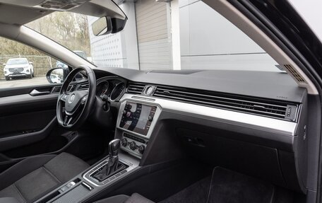 Volkswagen Passat B8 рестайлинг, 2019 год, 2 160 000 рублей, 16 фотография