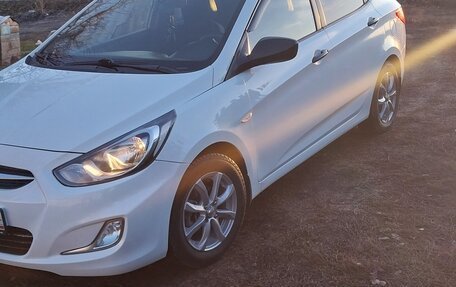 Hyundai Solaris II рестайлинг, 2011 год, 1 200 000 рублей, 13 фотография